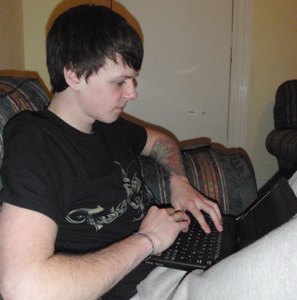 Checking out blog sites Poi using his Netbook and blogging