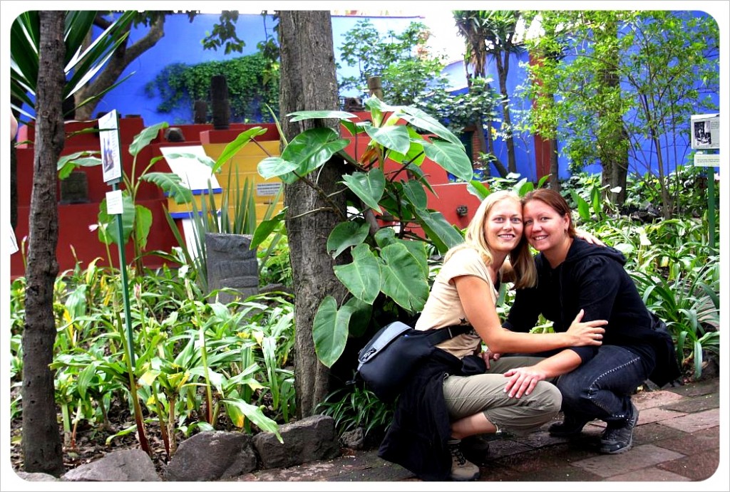 Globetrottergirls in Garden of Casa Azul